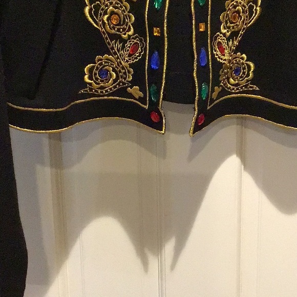 Topper with beautiful embroidery and different colored beads lining the opening. - Picture 3 of 5